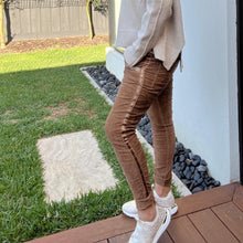 Load image into Gallery viewer, Autuuno Corduroy Pant - Red Coccio