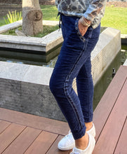 Load image into Gallery viewer, Autuuno Corduroy Pant - Red Coccio