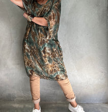 Load image into Gallery viewer, Oversized Silky Top Dress with Strech Cotten Slip