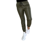 Load image into Gallery viewer, Pranzo - Vegan Leather plain Jogger - Chocolate